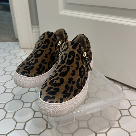Steve Madden velvet cheetah print shoes with zippers on sides - Picture 2 of 5